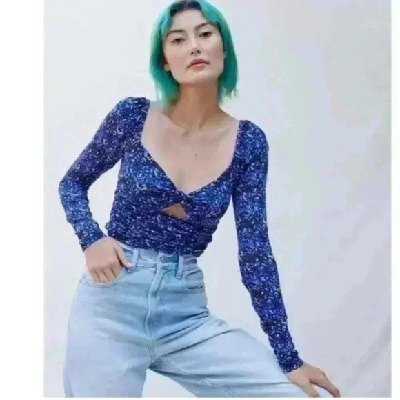 URBAN OUTFITTERS CROP TOP MEDIUM JULIANA CREPE CUTOUT CROPPED BLUE STAR … - Picture 1 of 6